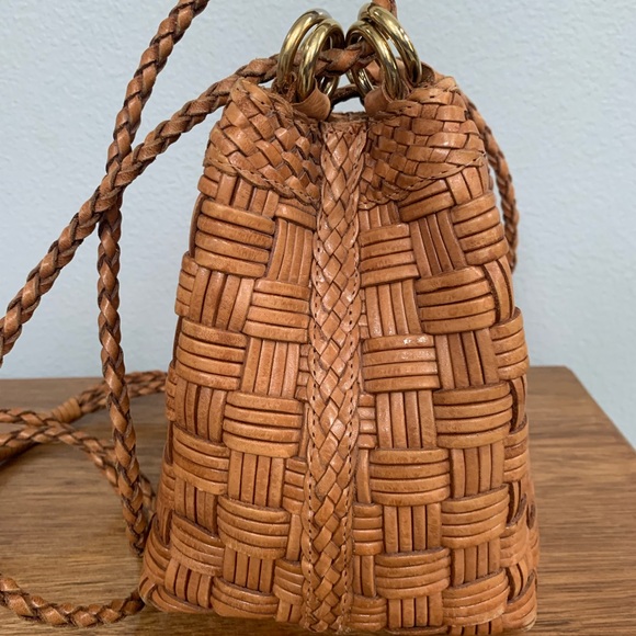 CEM 1990's vintage woven natural leather crossbody/shoulder bucket bag - Picture 3 of 7